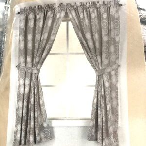 SALE 3️⃣for 1️⃣ Curtain set of 2 panels NWT new in package